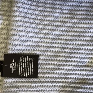 Unworn, brand new, Bloomingdale's cashmere scarf!